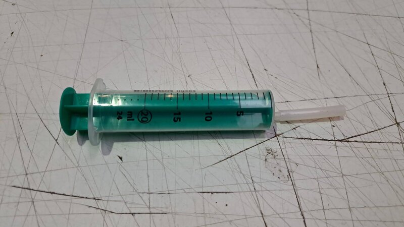 Spuit voor Ontluchting: Electronic Valve Protector